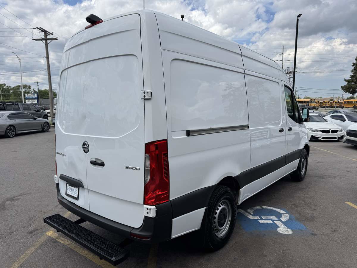 Used 2021 Freightliner Sprinter 2500 RWD image 5