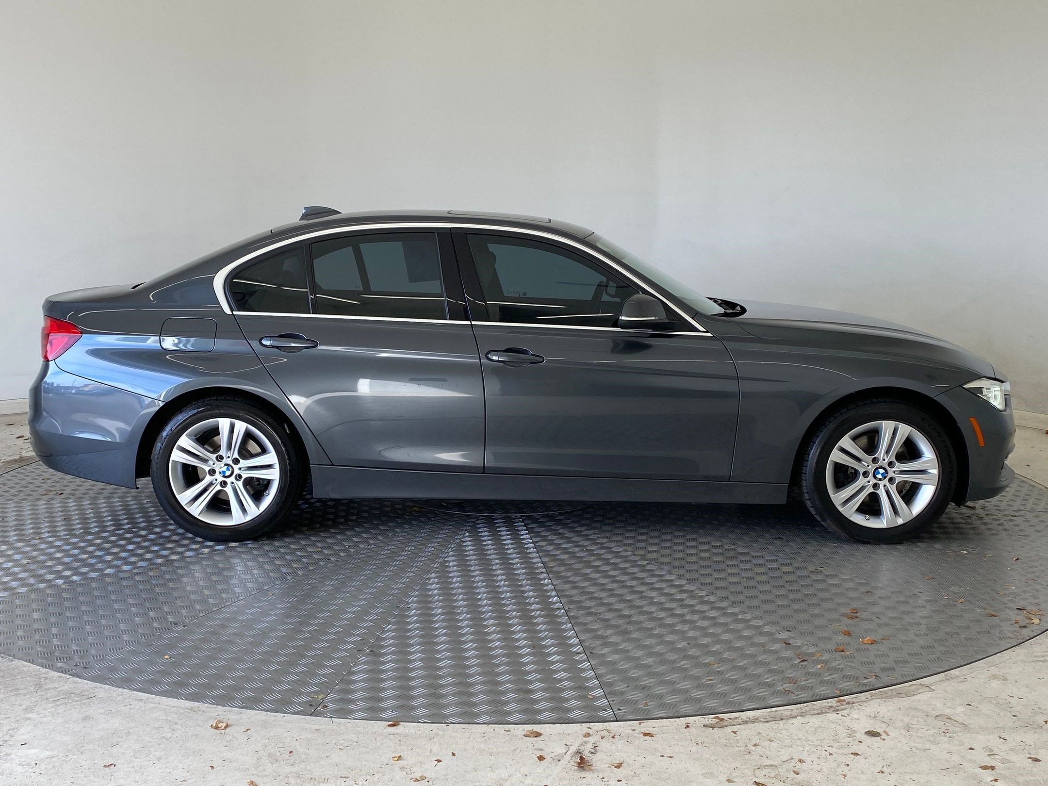 Used 2017 BMW 330i Sedan image 7