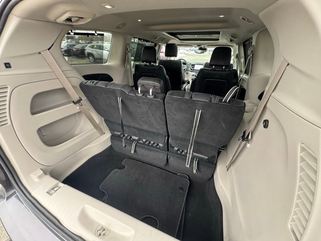 Used 2022 Chrysler Pacifica Touring-L image 35