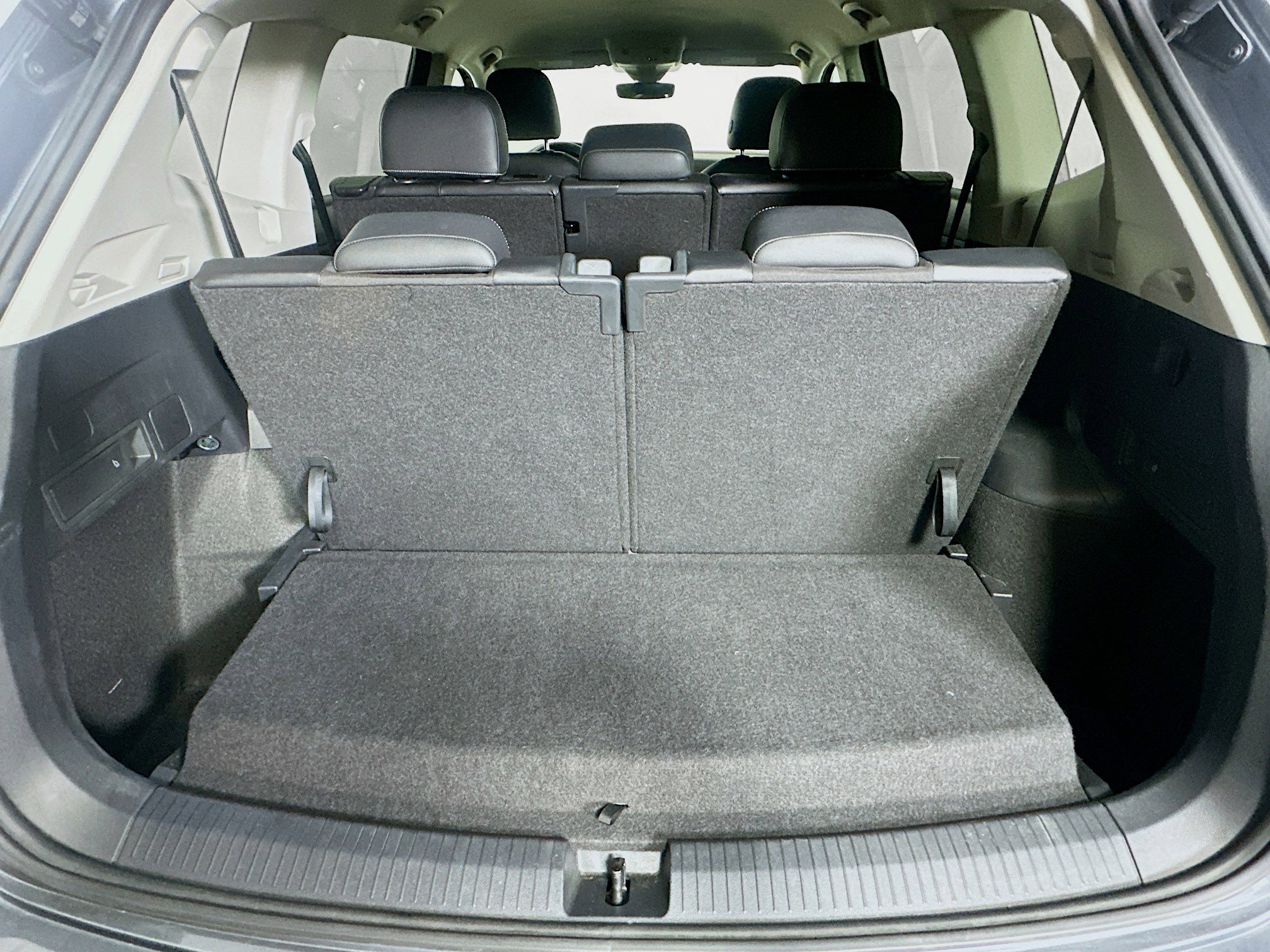 Used 2024 Volkswagen Tiguan Wolfsburg Edition image 26