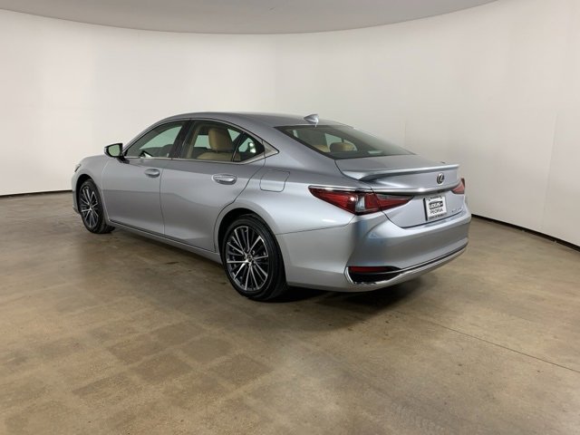 Used 2025 Lexus ES 300h w/ Premium Package image 36