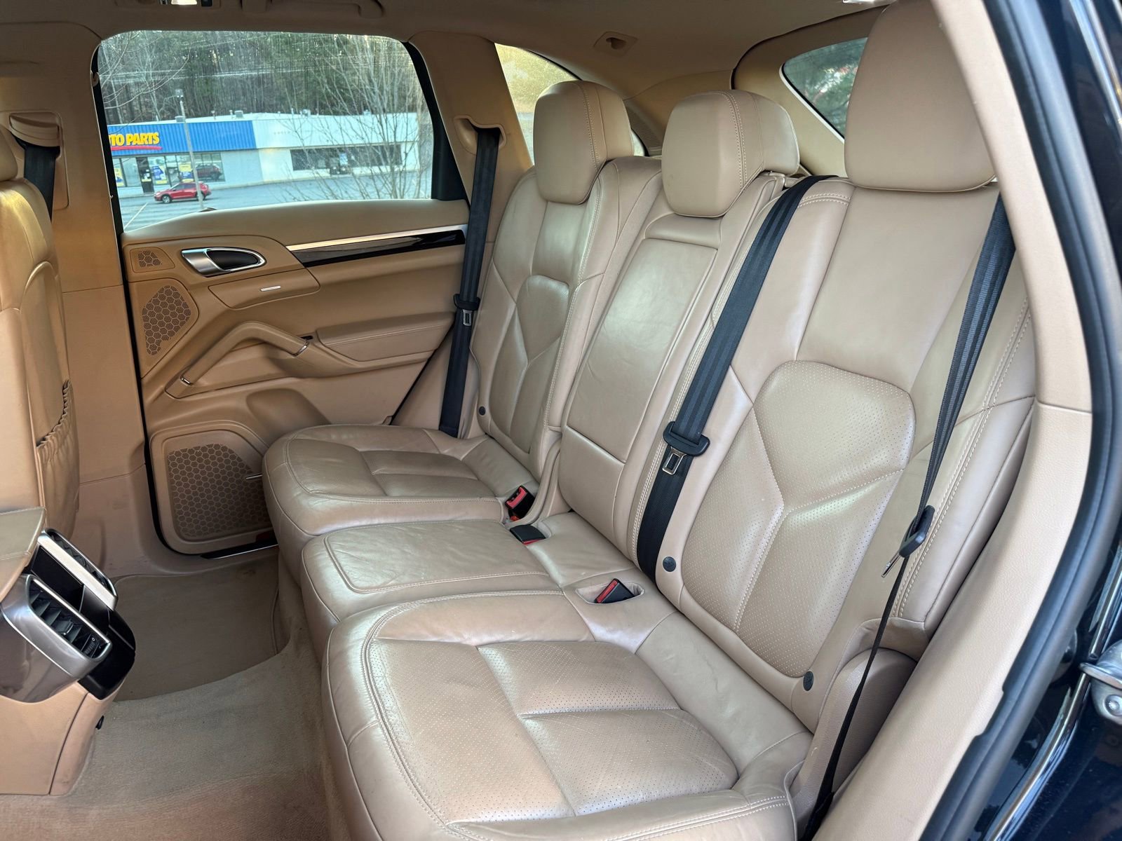 Used 2016 Porsche Cayenne image 39