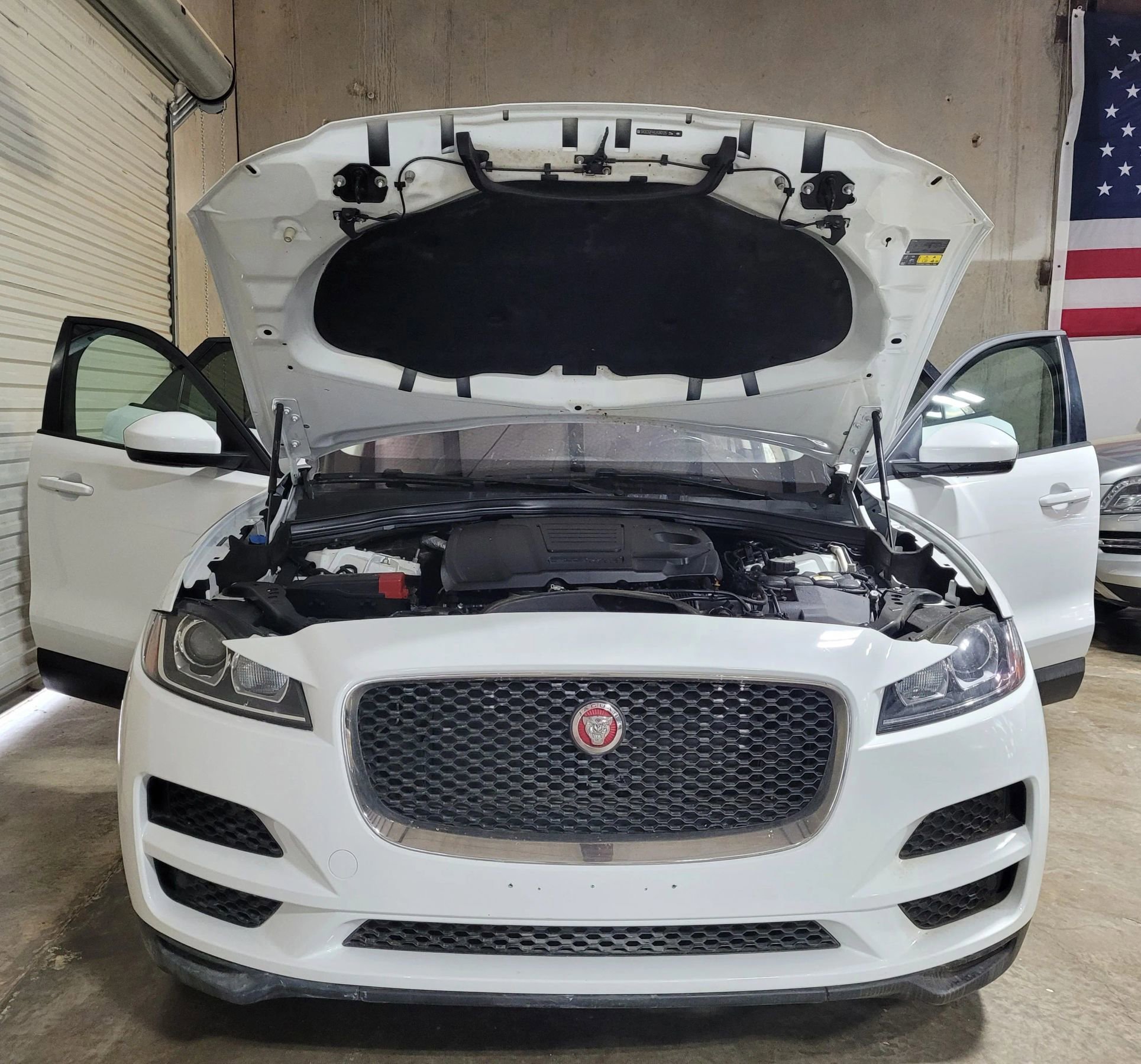 Used 2018 Jaguar F-PACE image 12