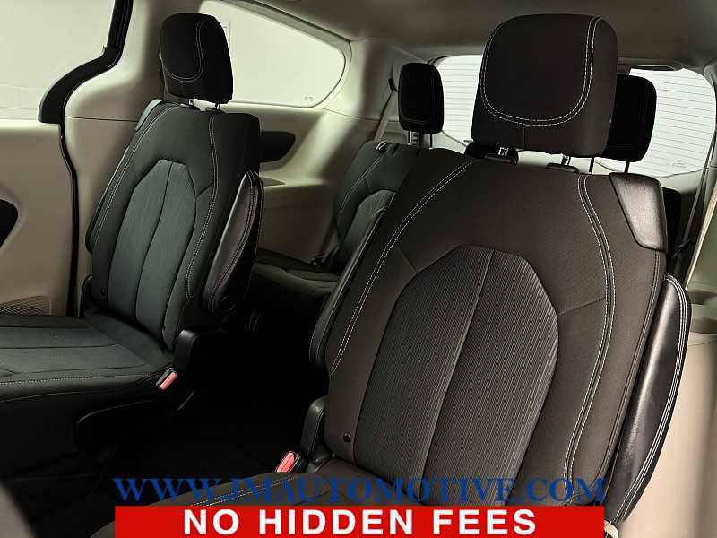 Used 2023 Chrysler Voyager LX image 15