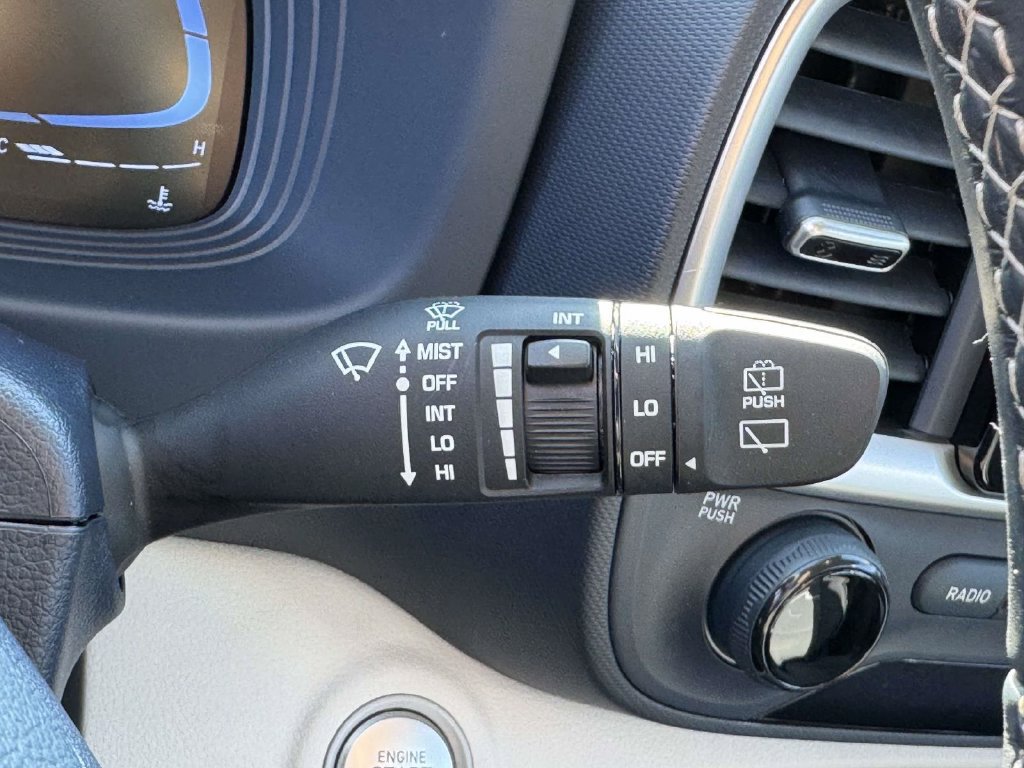 Used 2024 Hyundai Venue Limited FWD image 22