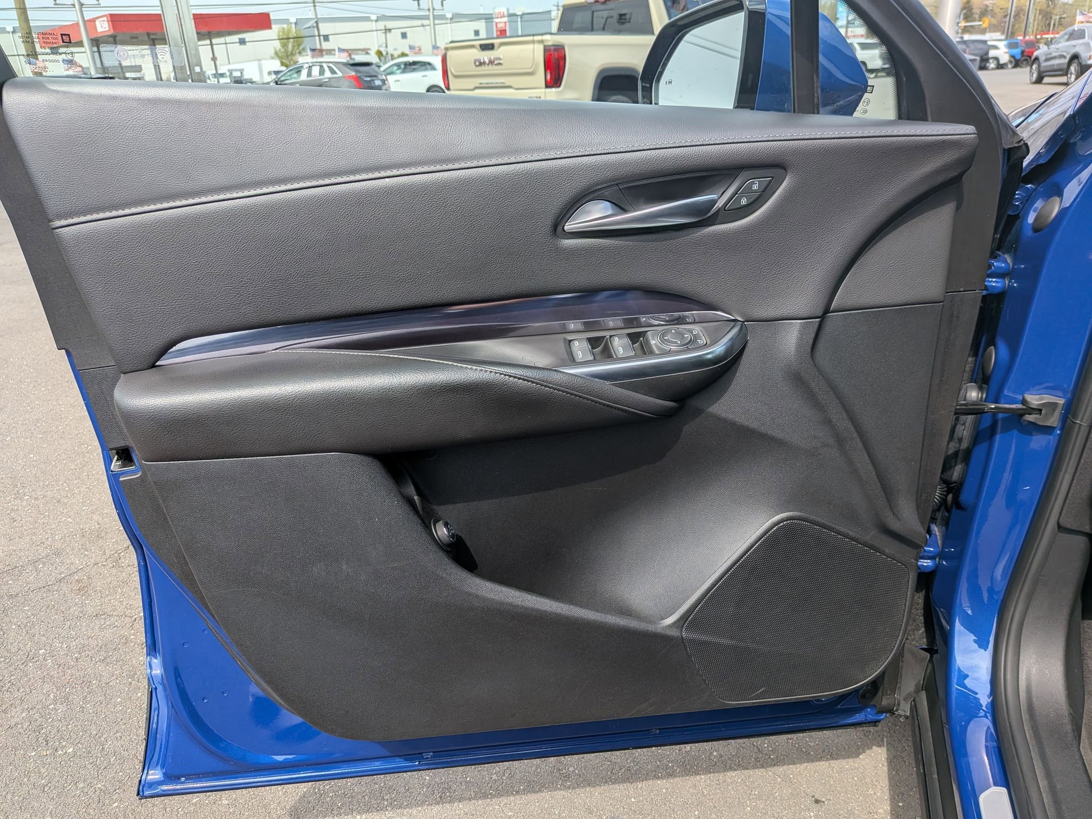 Certified 2023 Cadillac XT4 Luxury w/ Cold Weather Package AWD/4WD image 23