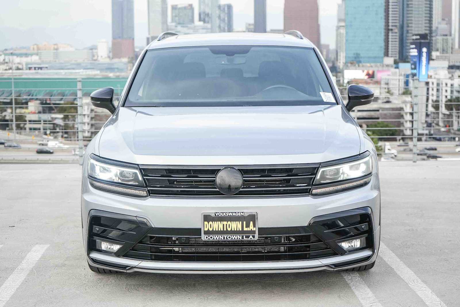 Used 2020 Volkswagen Tiguan SE R-Line image 2