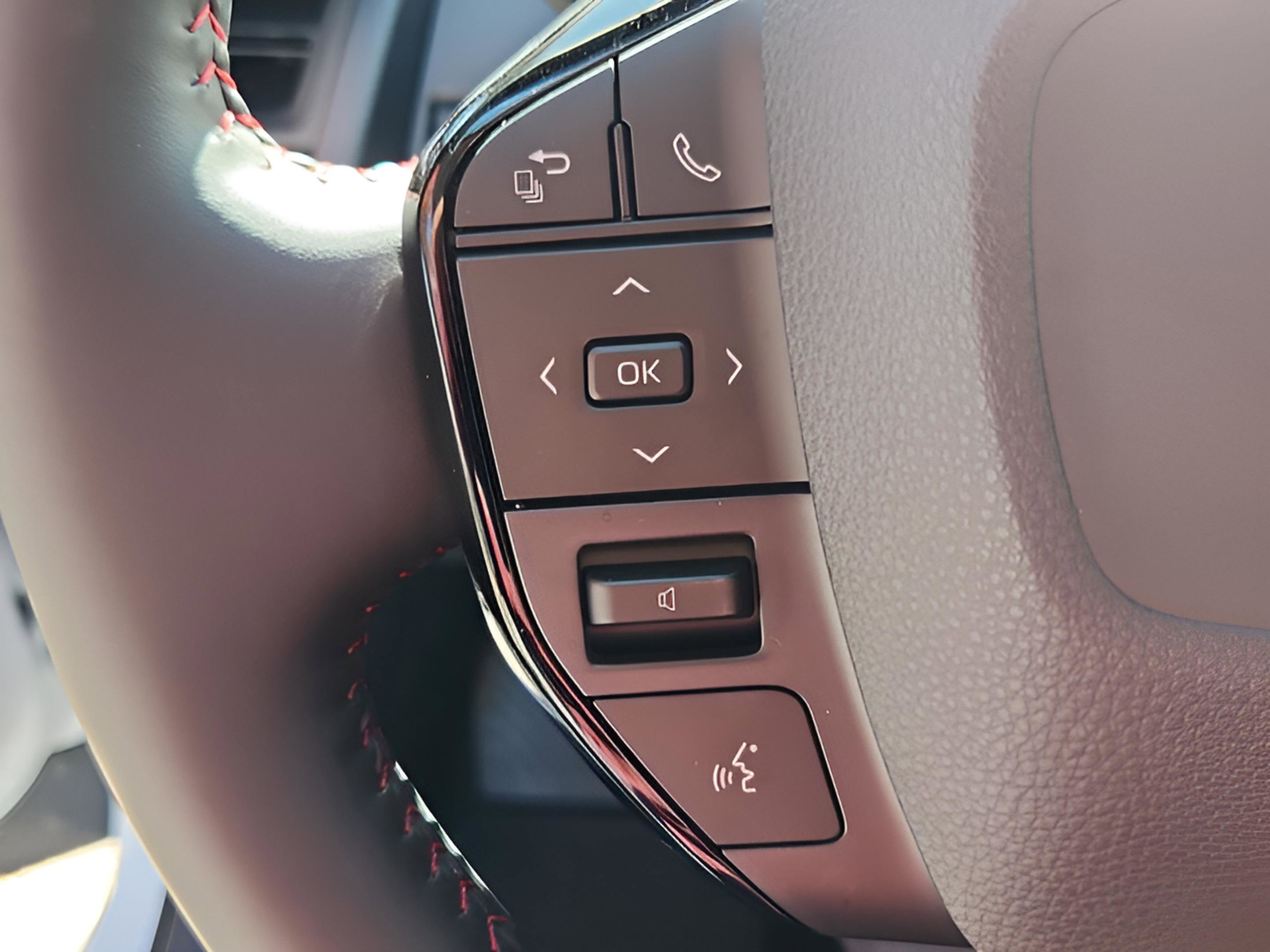 New 2026 Toyota Prius Plug-In Hybrid FWD image 22