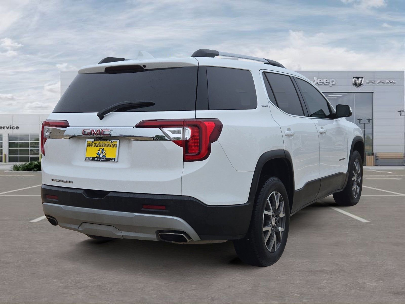 Used 2023 GMC Acadia SLE w/ Driver Convenience Package FWD image 5