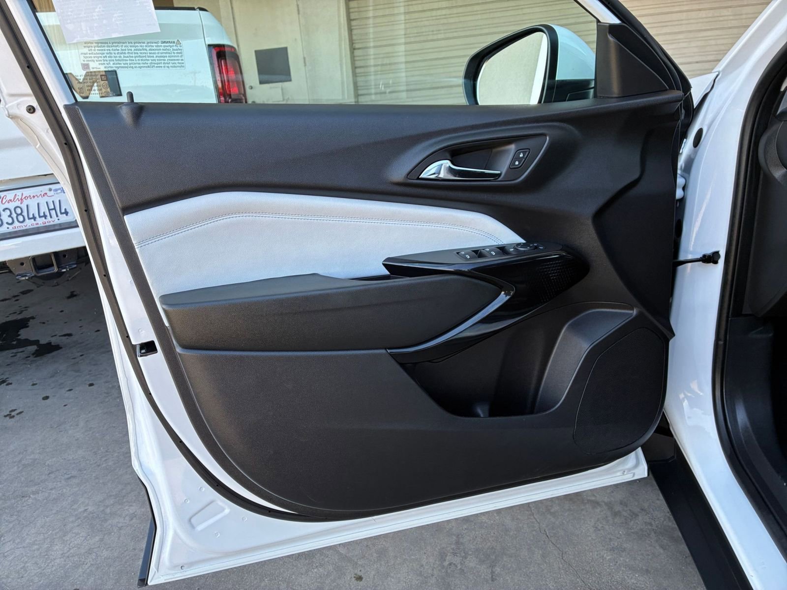 Used 2025 Chevrolet Trax LT image 18