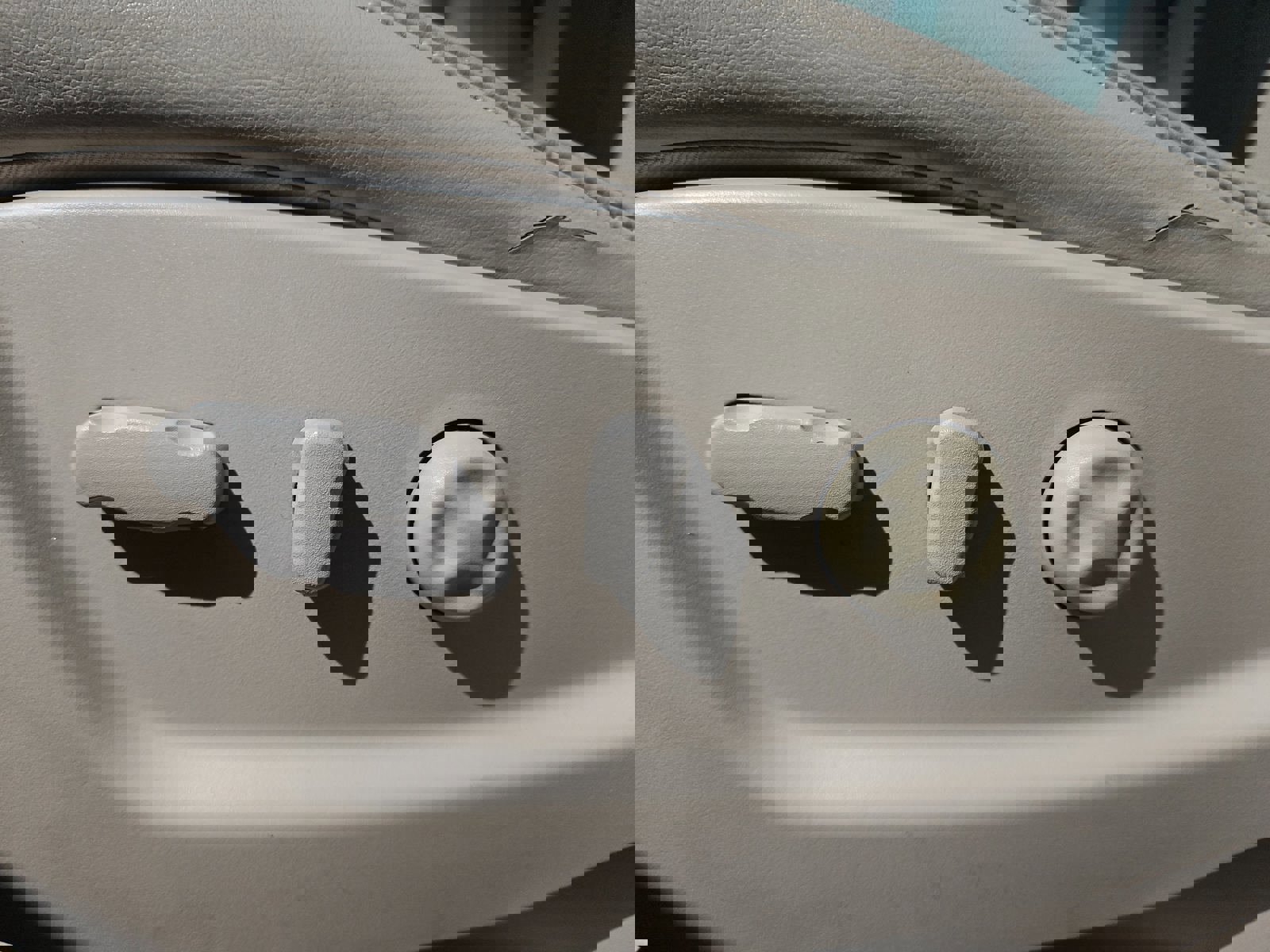 Used 2007 Cadillac DTS Luxury I w/ Trunk Convenience Package image 6