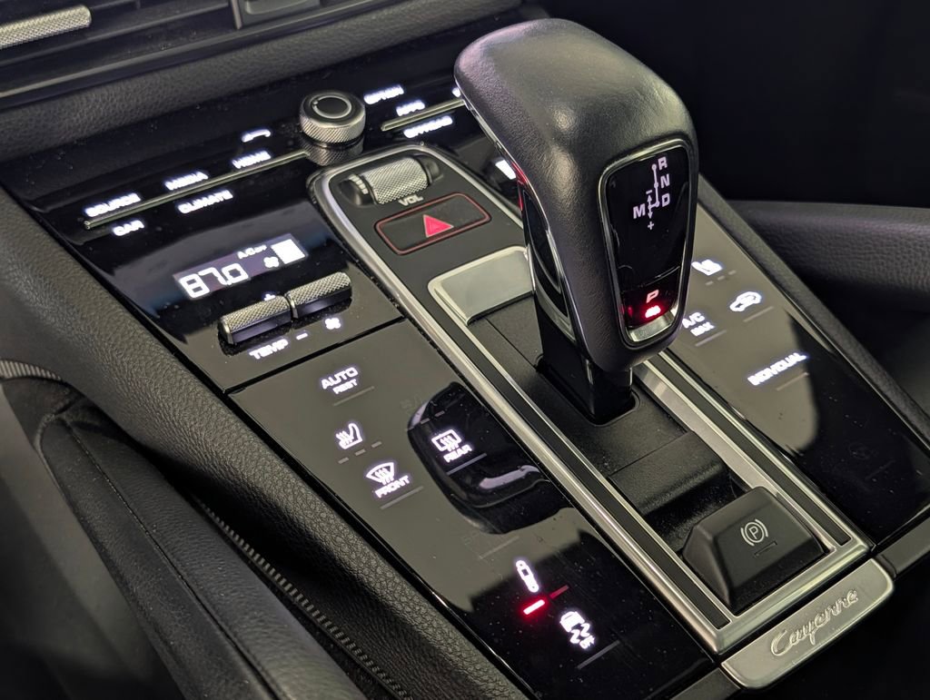 Certified 2023 Porsche Cayenne Platinum Edition image 32