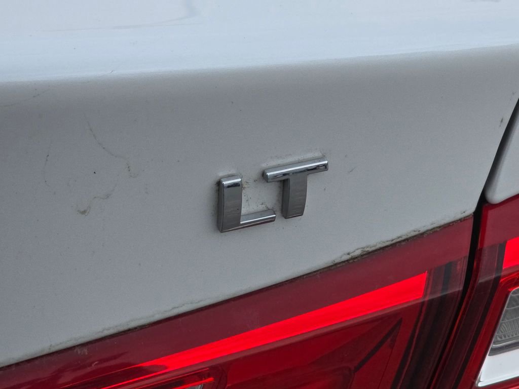 Used 2016 Chevrolet Malibu LT FWD image 12