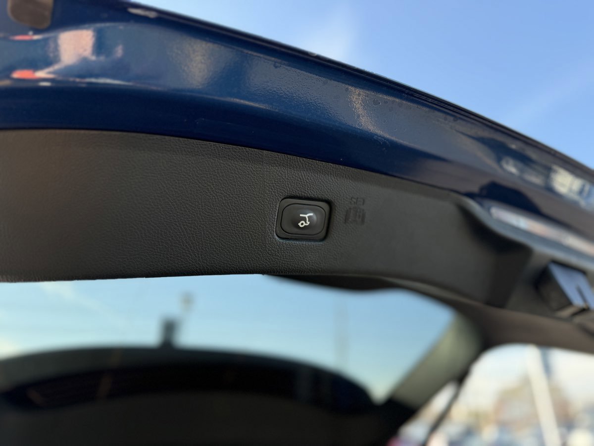 Used 2022 Ford Edge SEL w/ Sport Appearance Package image 12