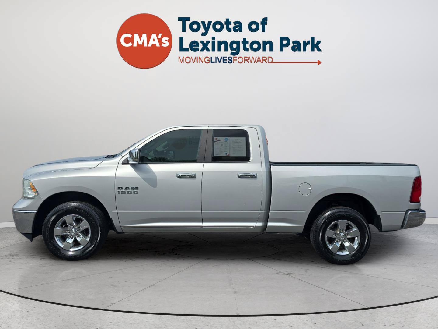 Used 2017 RAM 1500 Classic SLT AWD/4WD image 4