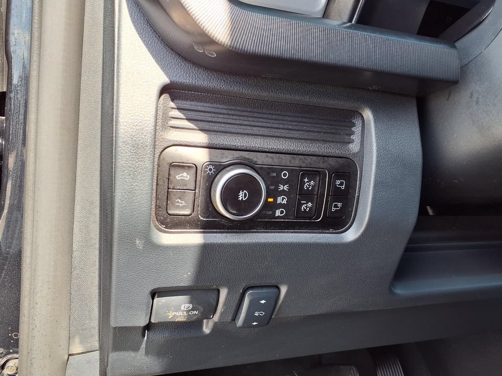 Used 2025 Ford F350 Platinum w/ FX4 Off-Road Package AWD/4WD image 27