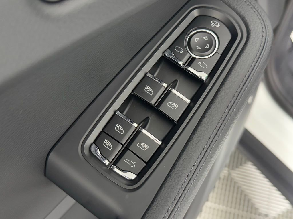 New 2026 Porsche Macan image 28