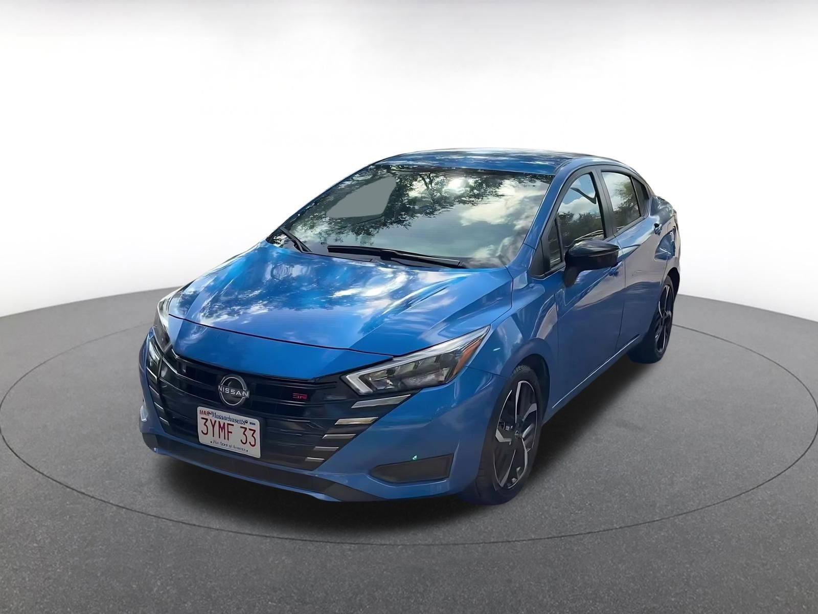 Used 2024 Nissan Versa SR image 7