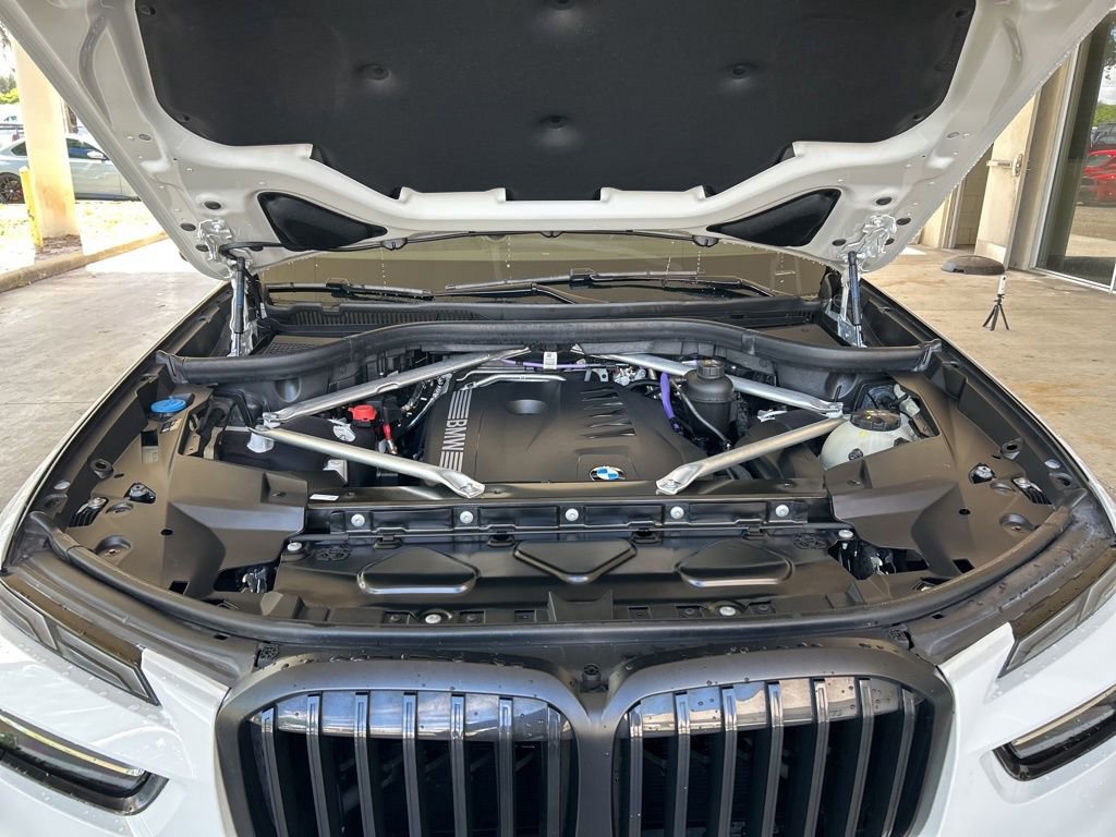 Used 2024 BMW X7 xDrive40i w/ M Sport Package image 12