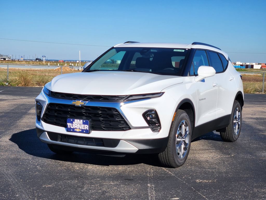New 2026 Chevrolet Blazer LT w/ Convenience Package FWD image 2