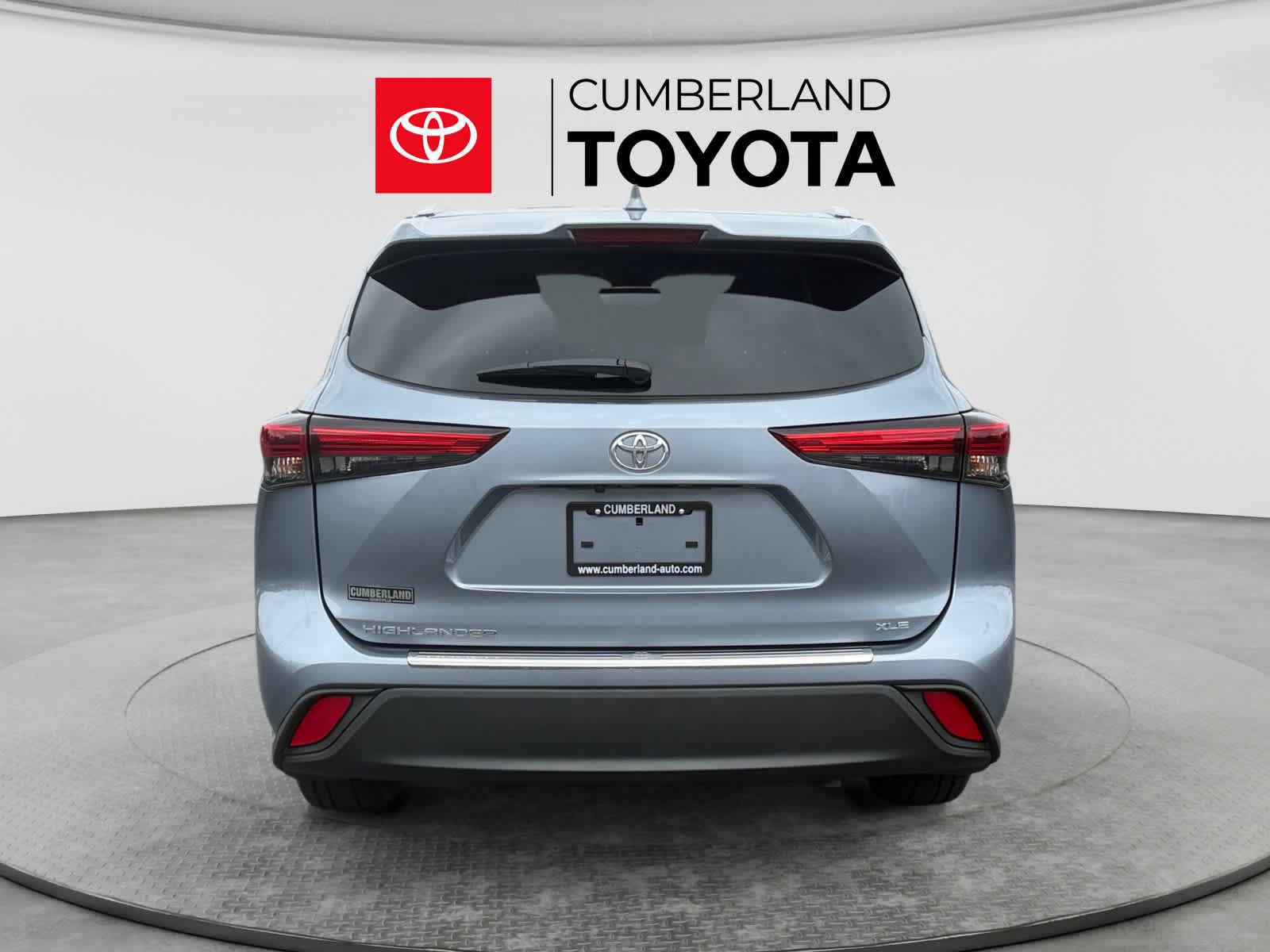 Used 2023 Toyota Highlander XLE FWD image 4