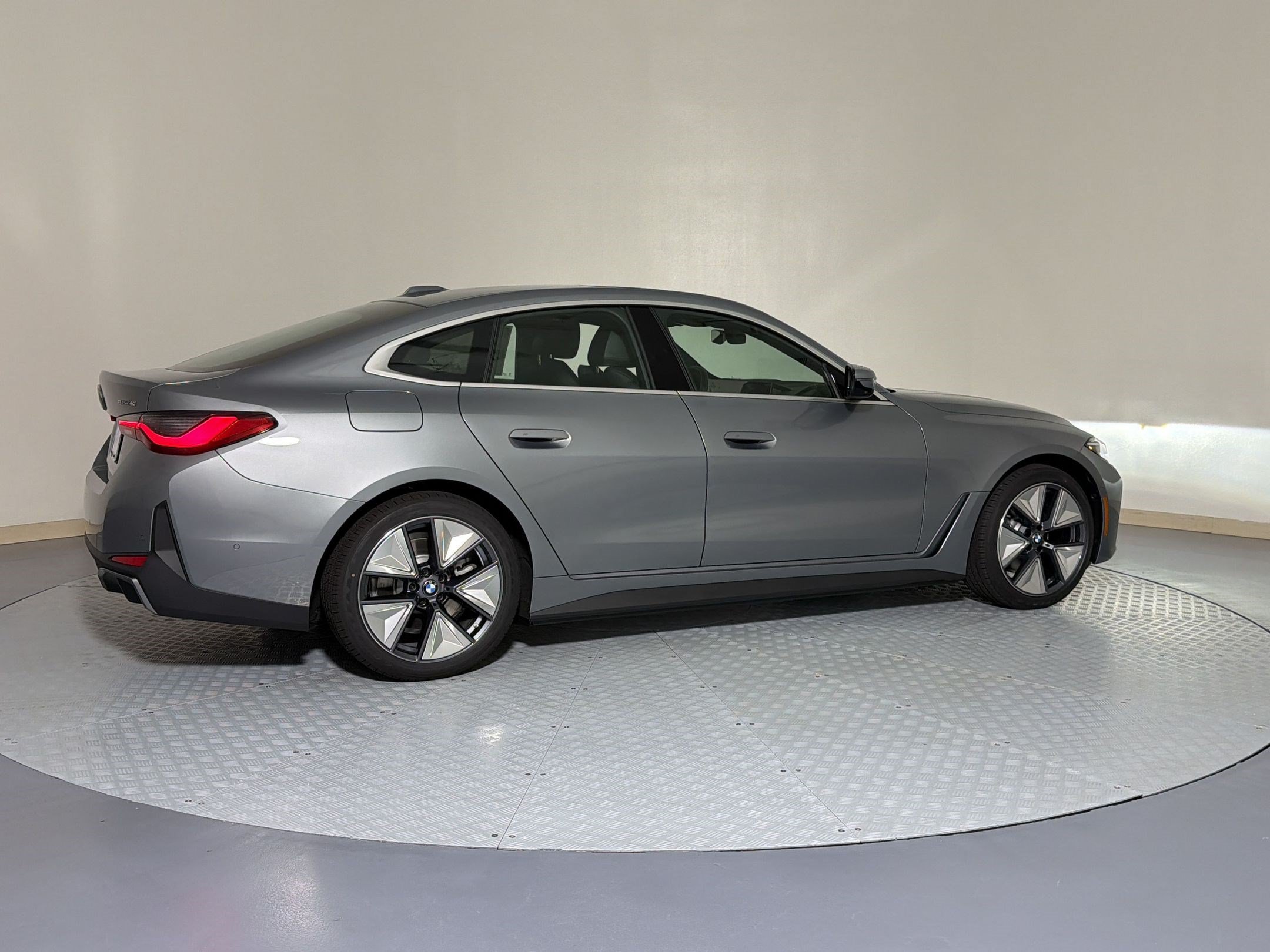 New 2026 BMW i4 eDrive40 RWD image 9