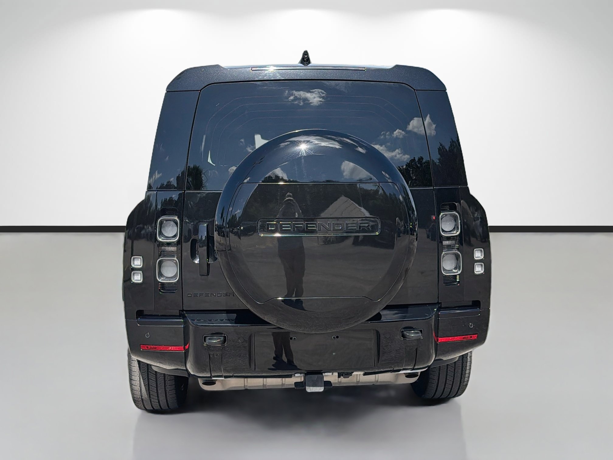 Used 2025 Land Rover Defender 130 X AWD/4WD image 4