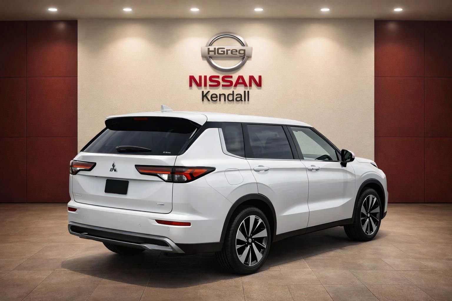 Used 2025 Mitsubishi Outlander AWD image 4