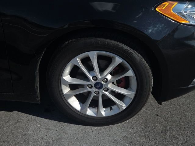 Used 2020 Ford Fusion SE image 2