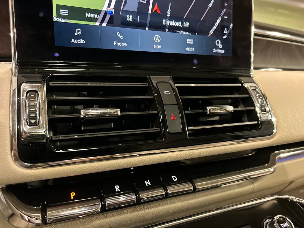 Used 2020 Lincoln Navigator L Reserve w/ Luxury Package AWD/4WD image 17