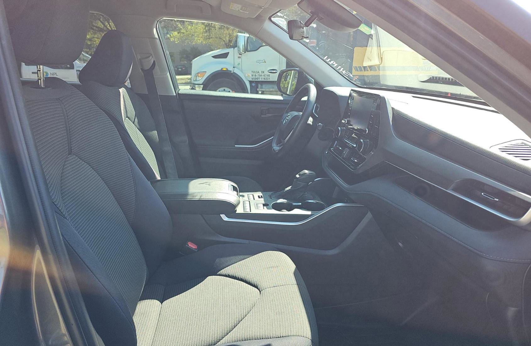 Used 2022 Toyota Highlander L AWD/4WD image 8