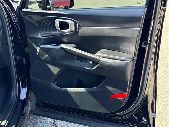 Used 2022 Kia Sorento LX image 8