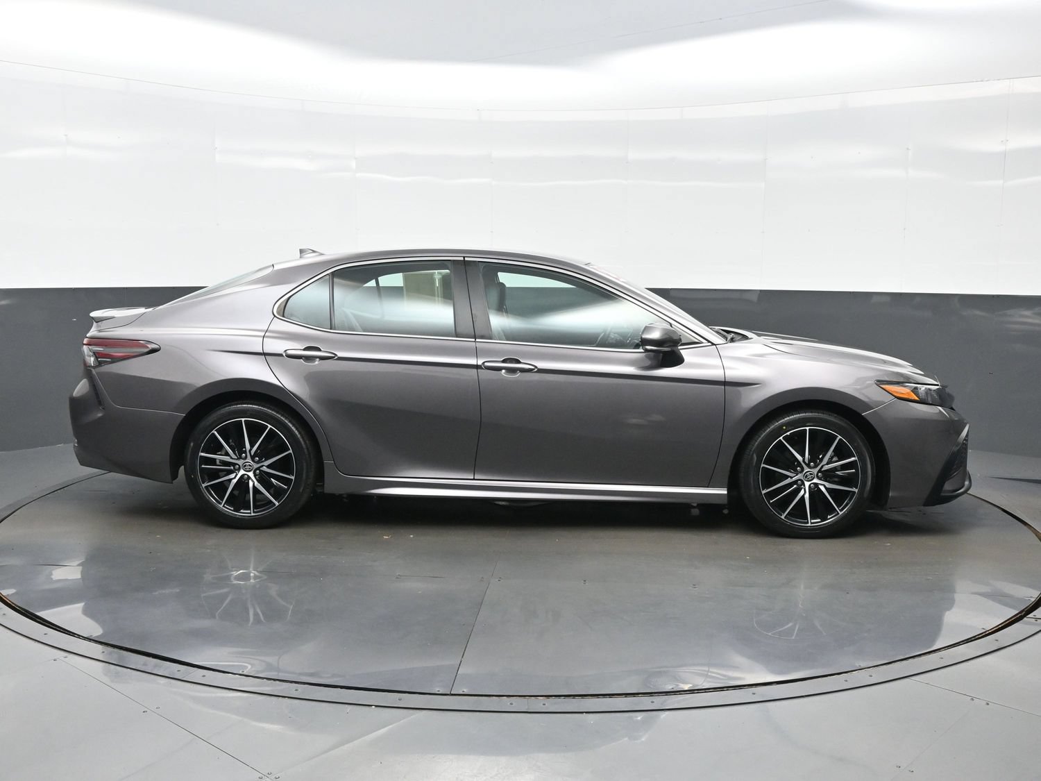 Used 2023 Toyota Camry SE FWD image 7