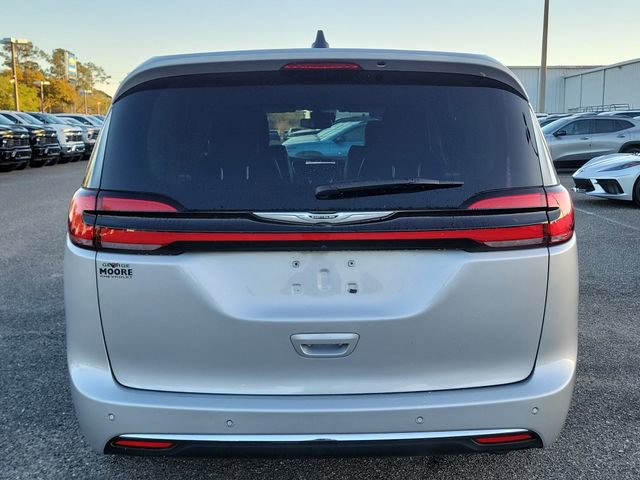Used 2024 Chrysler Pacifica Touring-L image 7