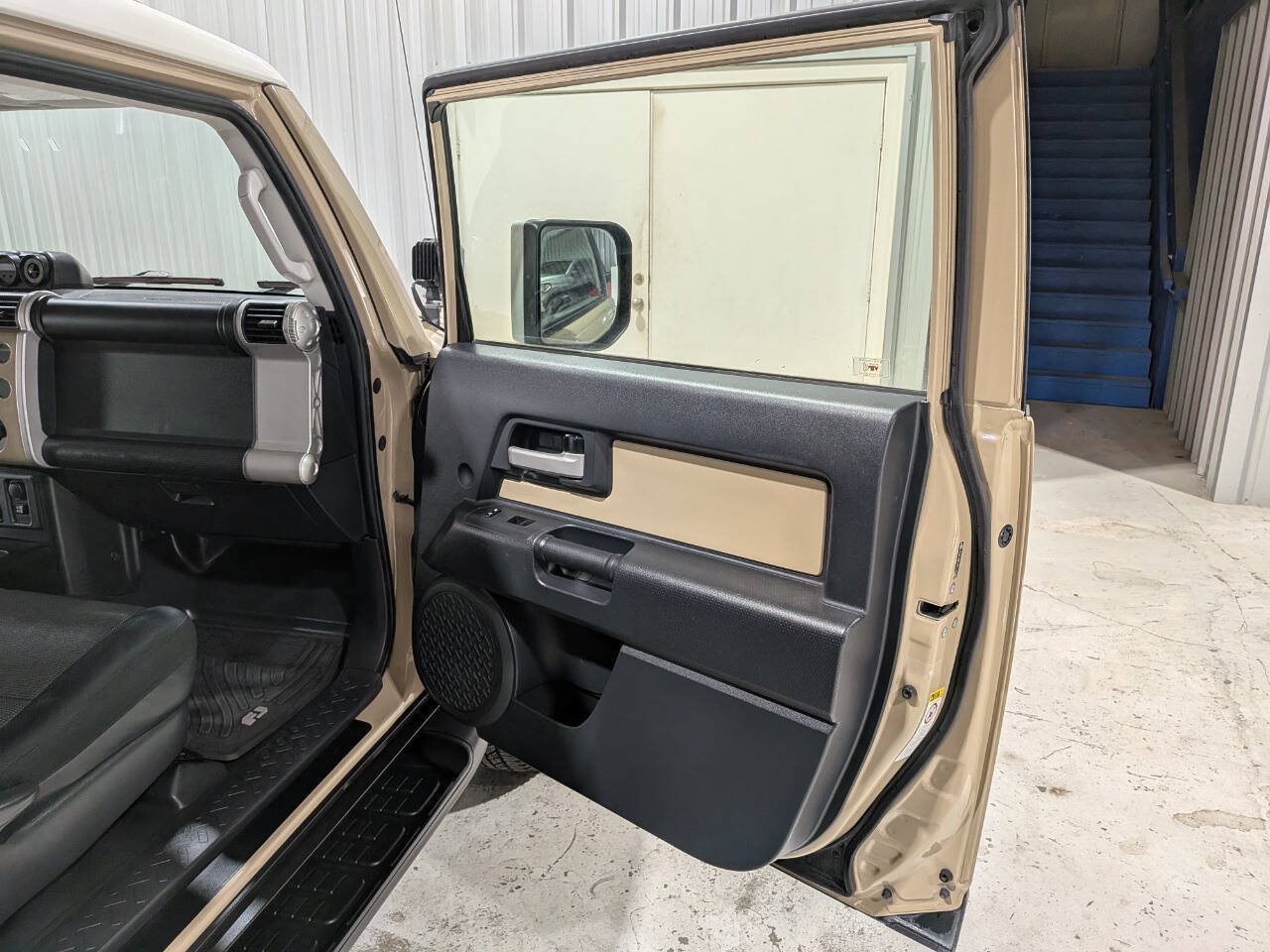 Used 2014 Toyota FJ Cruiser 4WD w/ Upgrade Package image 13