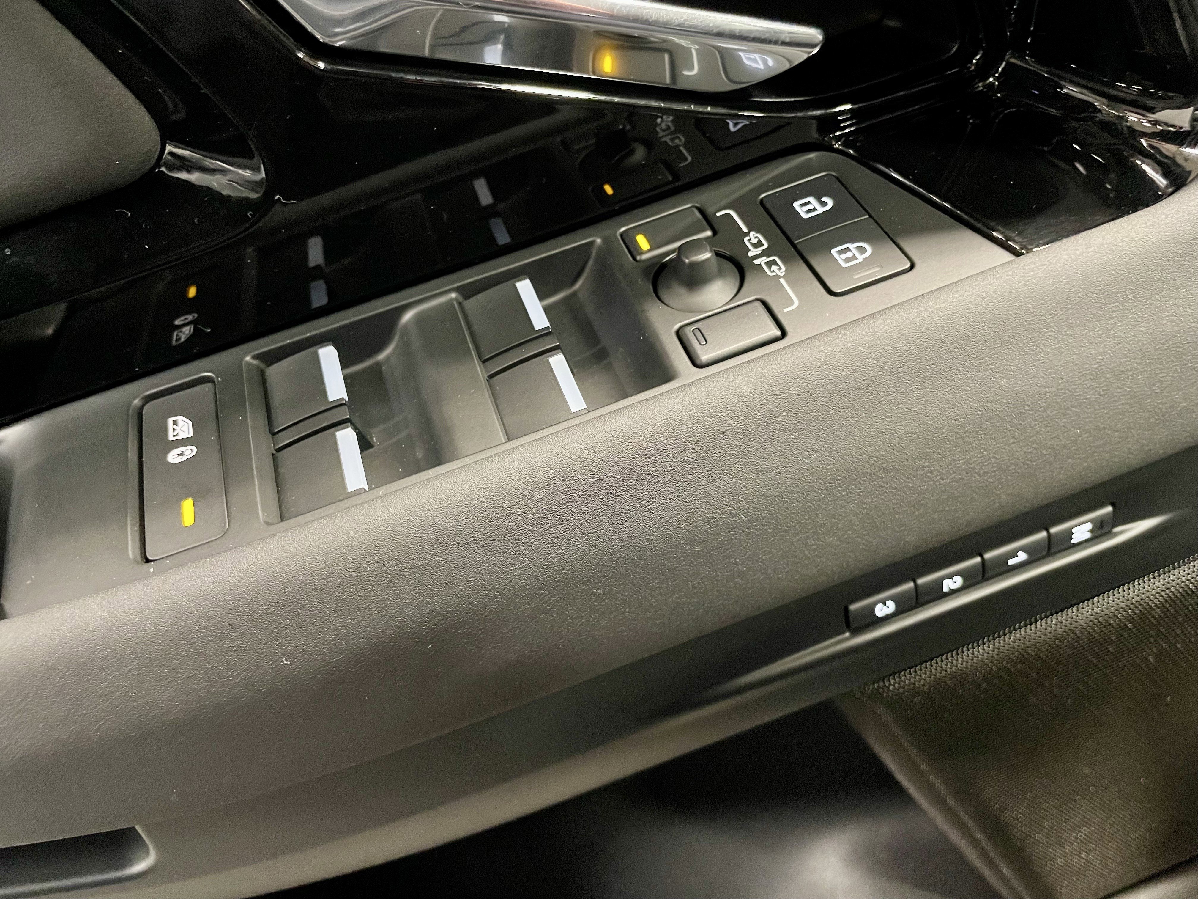 Certified 2024 Land Rover Range Rover Evoque S image 11