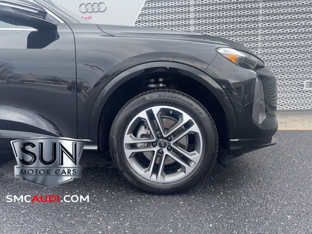 Certified 2025 Audi Q5 Premium w/ Convenience Package image 4