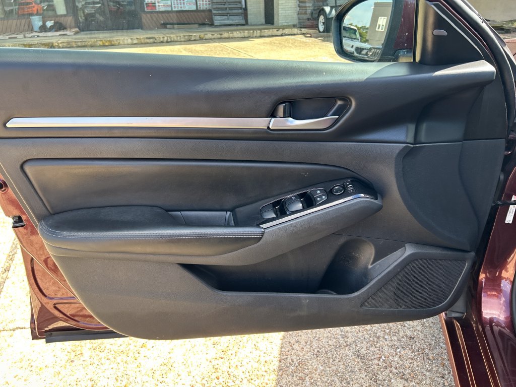 Used 2023 Nissan Altima 2.5 SV FWD image 11