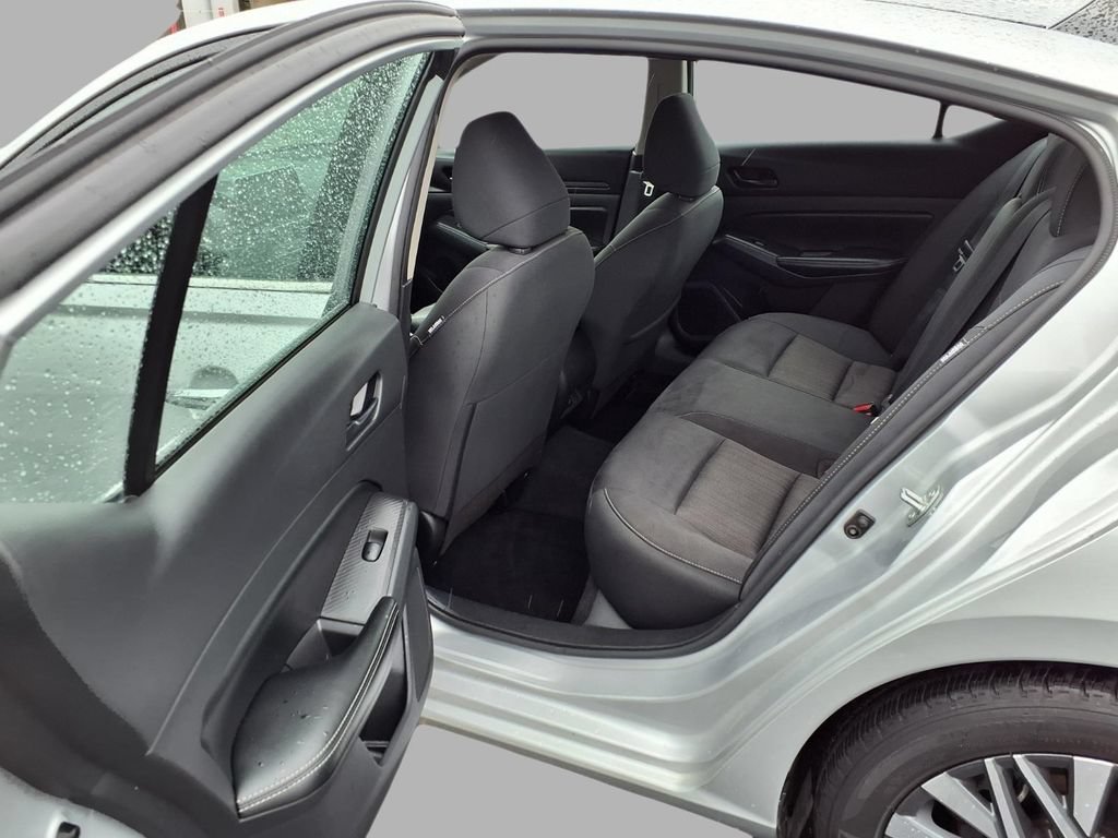 Used 2024 Nissan Altima 2.5 SV FWD image 23