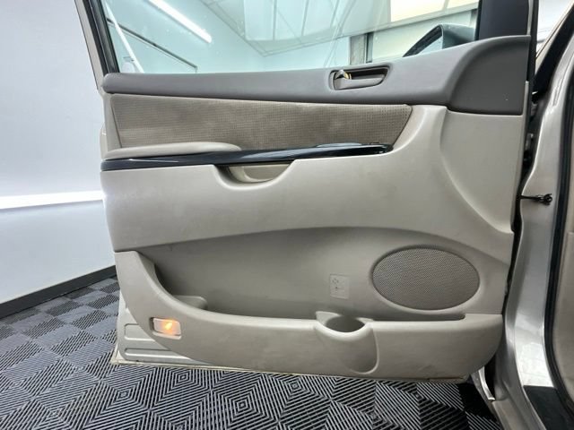Used 2005 Toyota Sienna LE w/ LE Pkg 4 AWD/4WD image 11