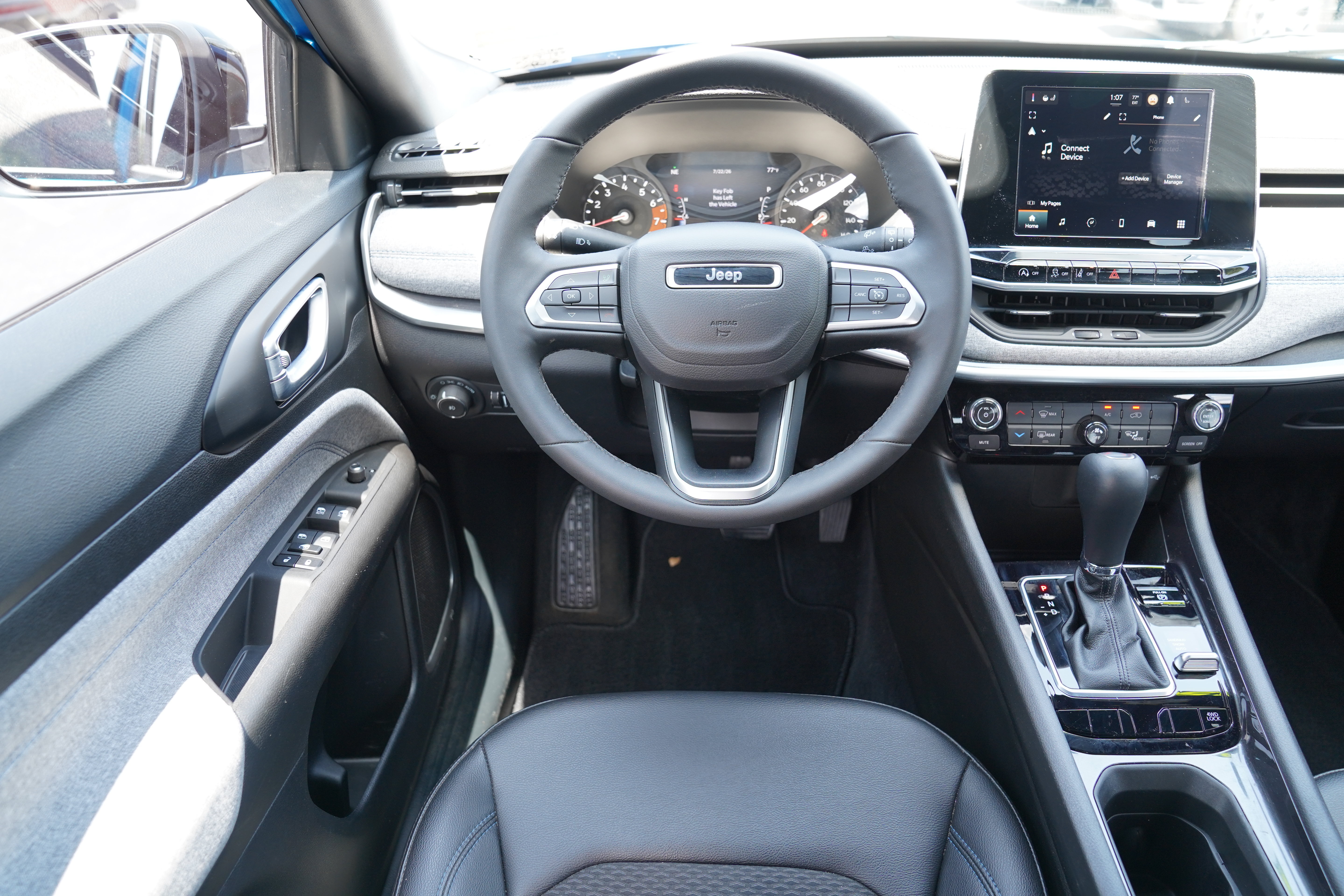 Used 2025 Jeep Compass Latitude AWD/4WD image 16