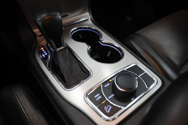Used 2020 Jeep Grand Cherokee Limited w/ Luxury Group II AWD/4WD image 30