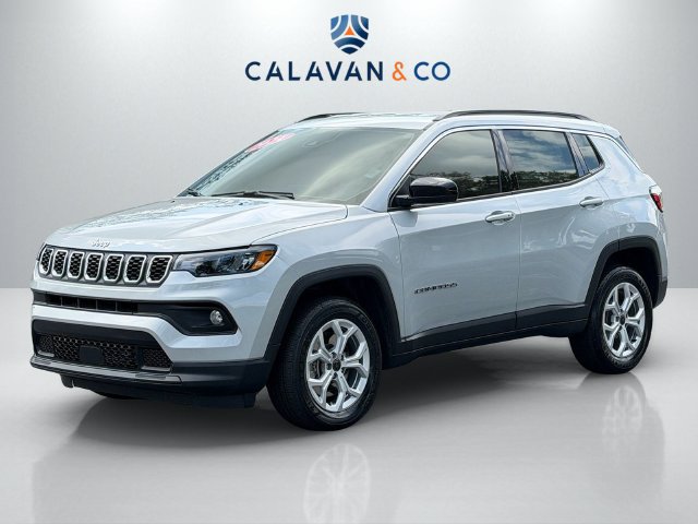 Used 2025 Jeep Compass Latitude AWD/4WD image 3