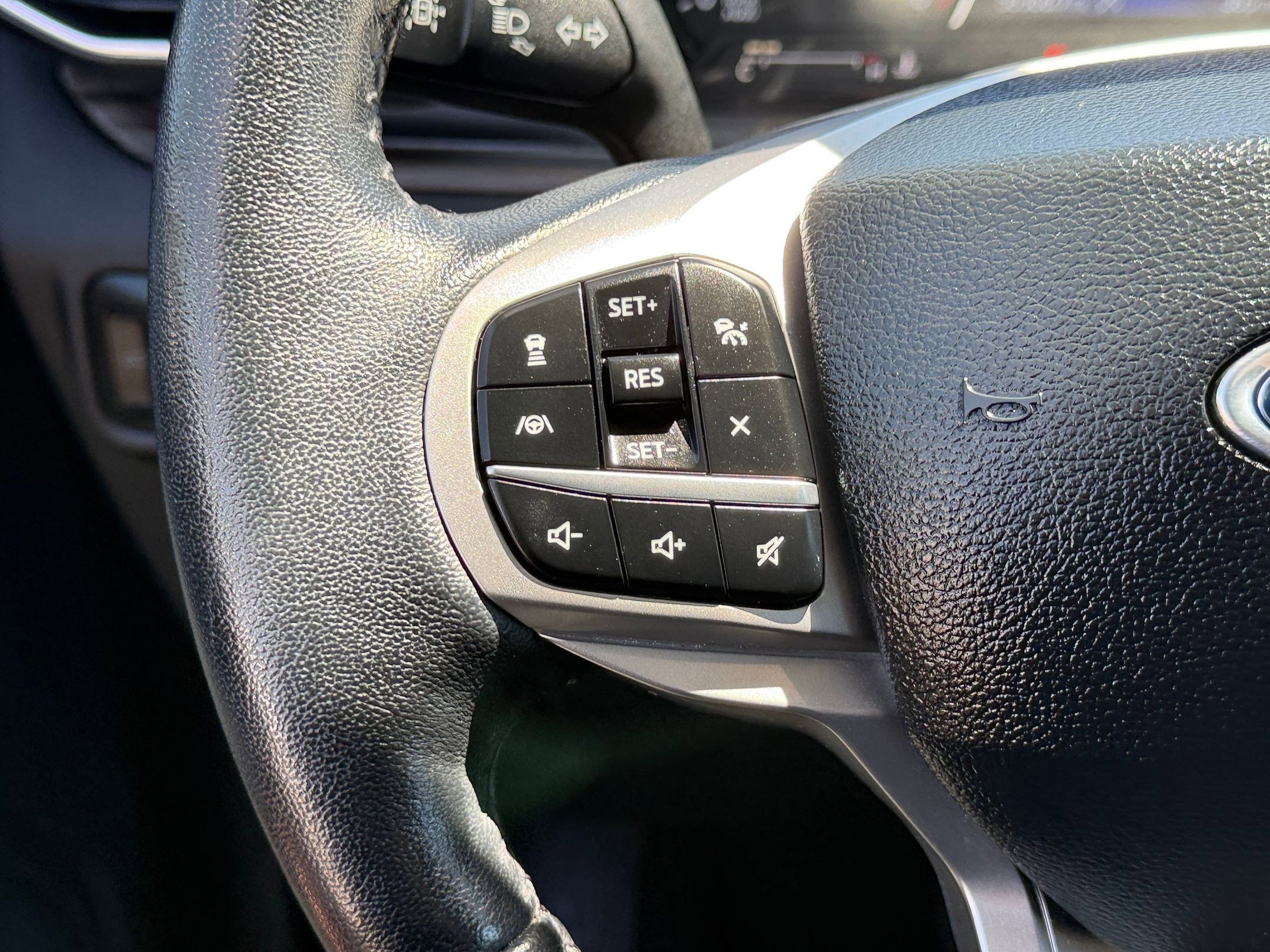 Used 2024 Ford Explorer Limited AWD/4WD image 19