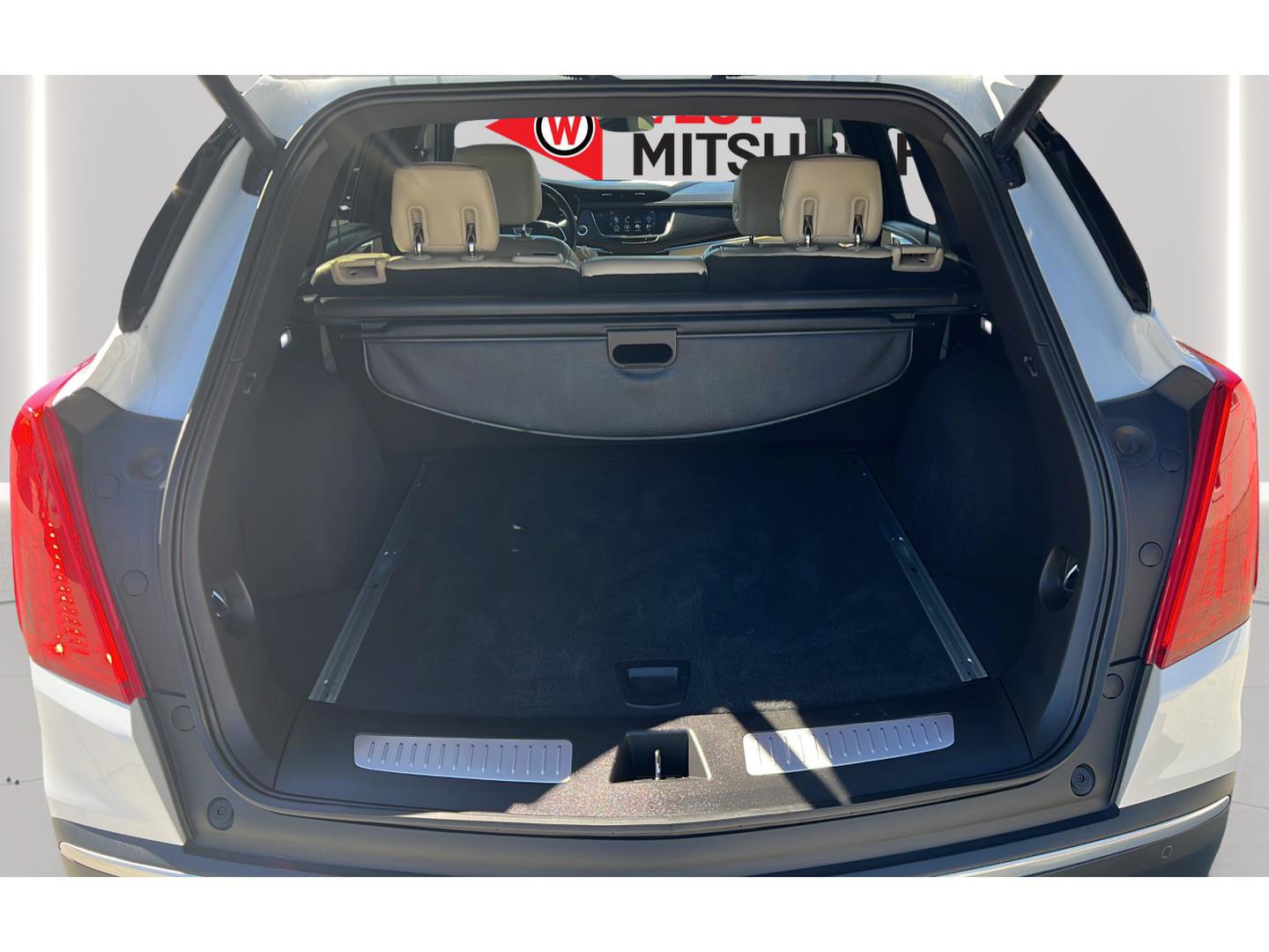 Used 2018 Cadillac XT5 Luxury w/ Driver Awareness Package image 20