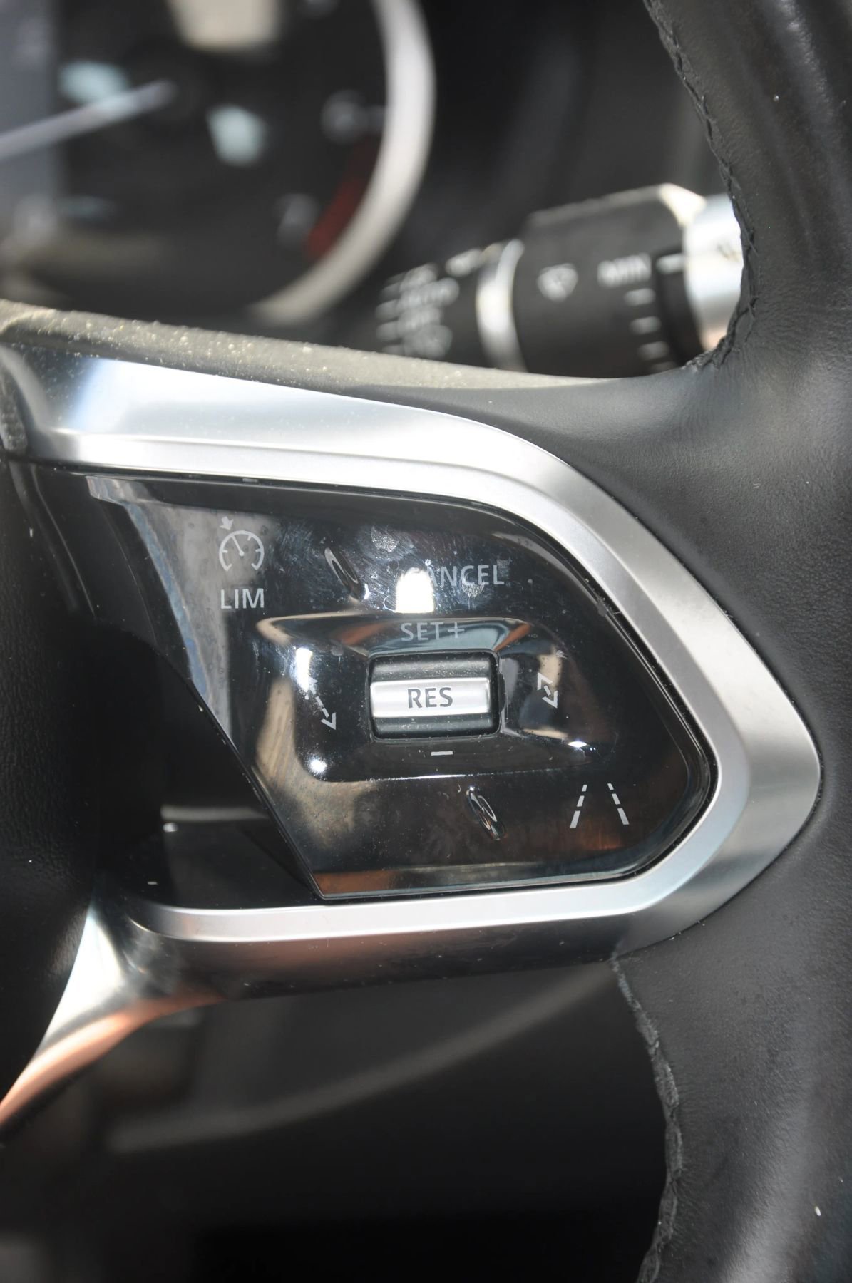 Used 2020 Jaguar XE S RWD image 39