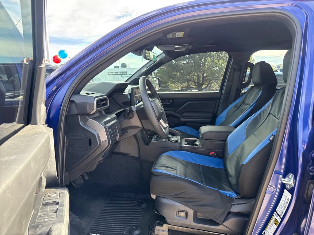 Used 2025 Toyota Tacoma SR5 AWD/4WD image 11