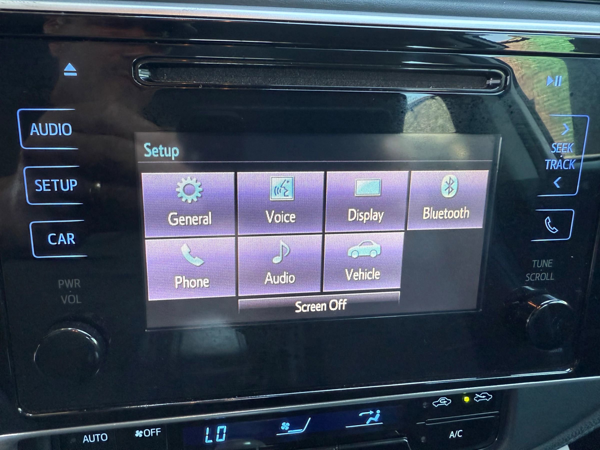 Used 2017 Toyota Corolla SE image 29