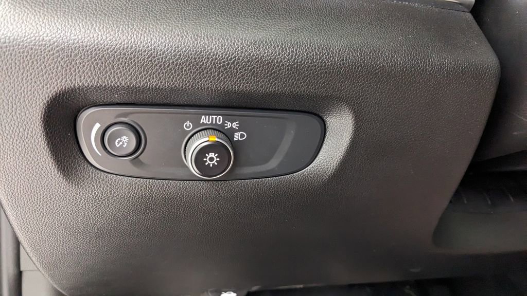 Used 2023 Chevrolet Traverse RS AWD/4WD image 23