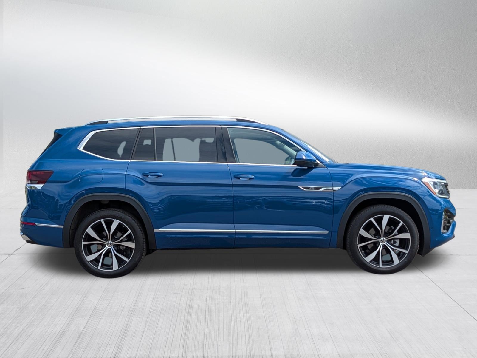 Certified 2025 Volkswagen Atlas SEL Premium R-Line AWD/4WD image 8